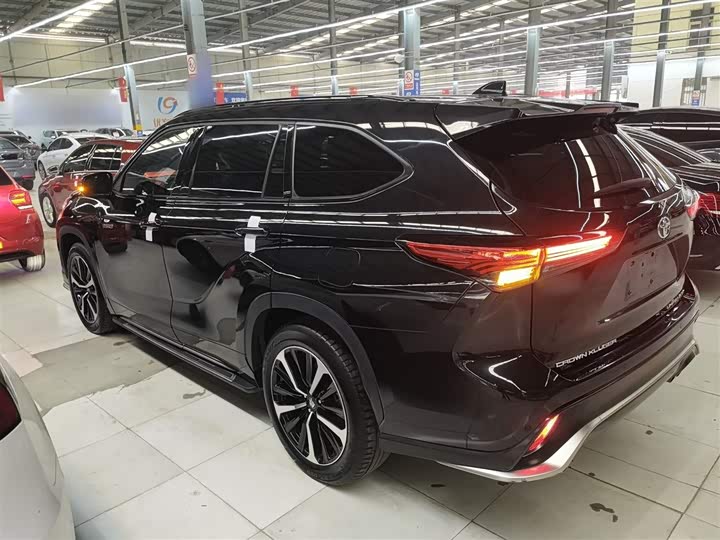 Фото 5 - Toyota Crown Kluger