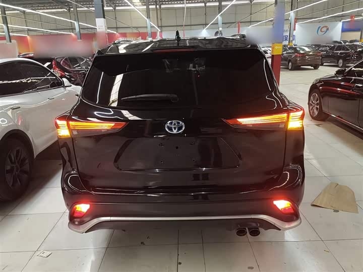 Фото 6 - Toyota Crown Kluger