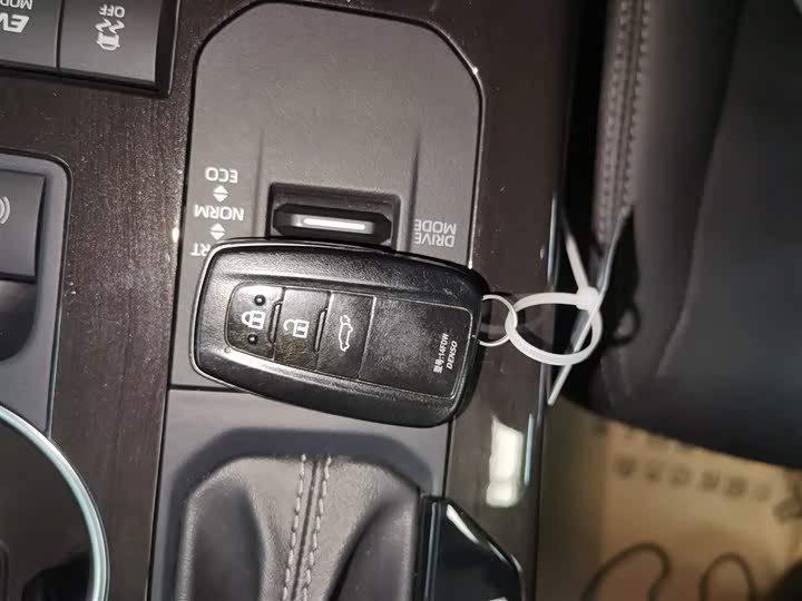 Фото 9 - Toyota Crown Kluger