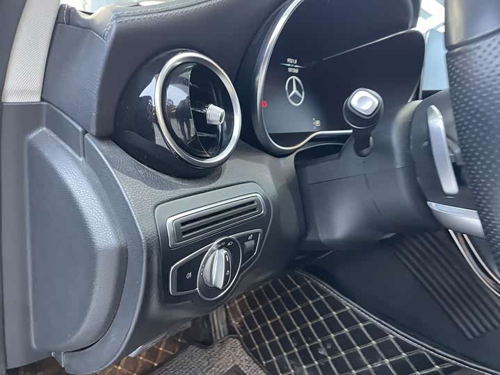 Фото 7 - Mercedes-Benz C-Class