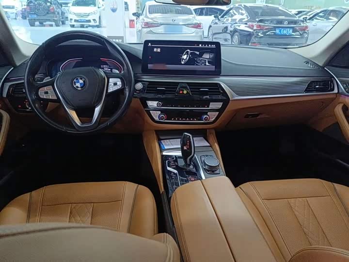 Фото 2 - BMW 5 Series