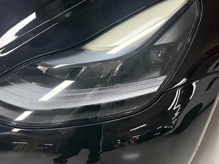 Фото 4 - Tesla Model 3