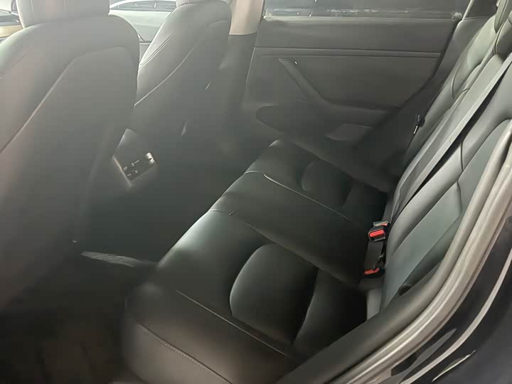 Фото 9 - Tesla Model 3