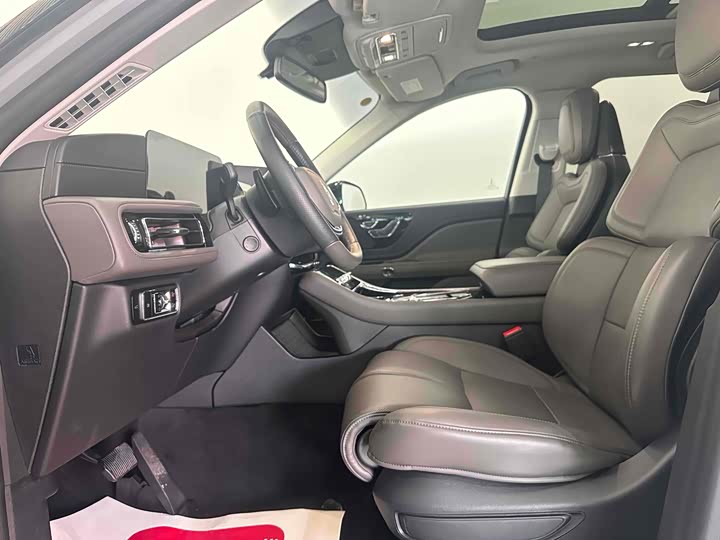 Фото 8 - Lincoln Aviator