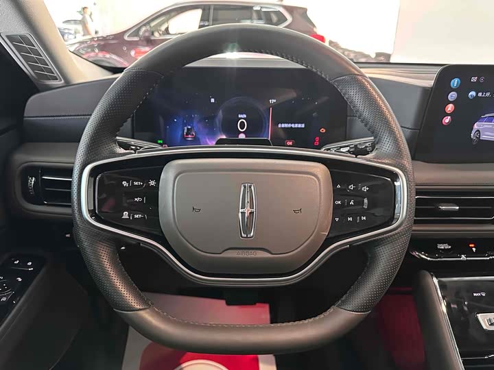 Фото 9 - Lincoln Aviator