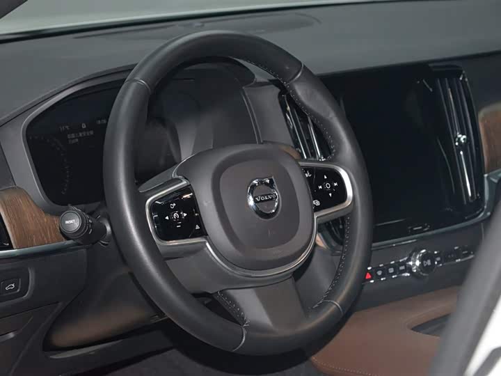 Фото 7 - Volvo V90