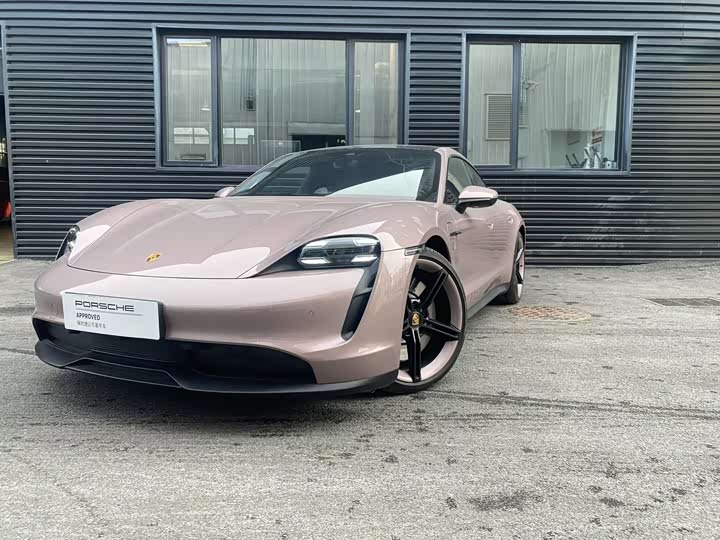 Фото 1 - Porsche Taycan