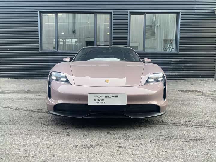 Фото 2 - Porsche Taycan