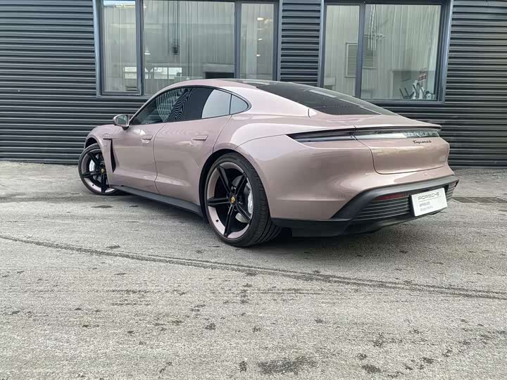 Фото 7 - Porsche Taycan