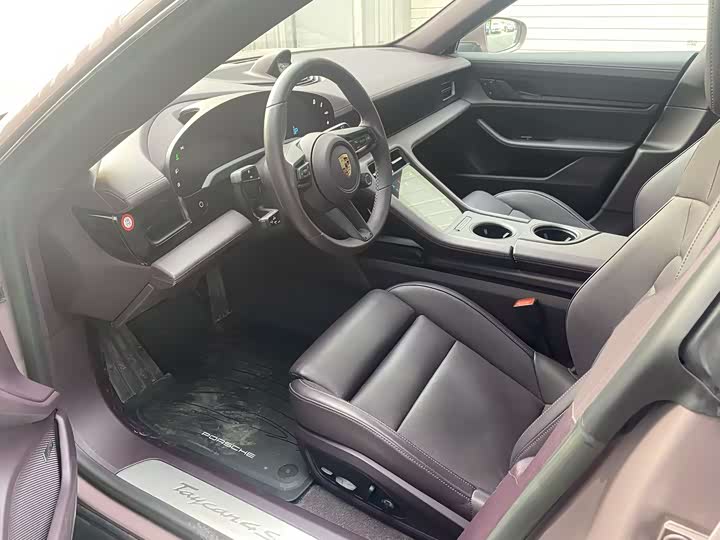 Фото 9 - Porsche Taycan