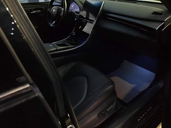 Фото 8 - Toyota Avalon