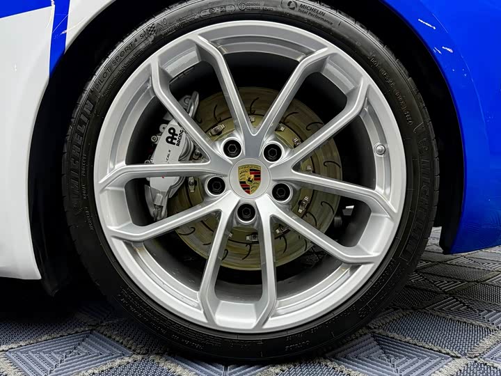 Фото 2 - Porsche 718