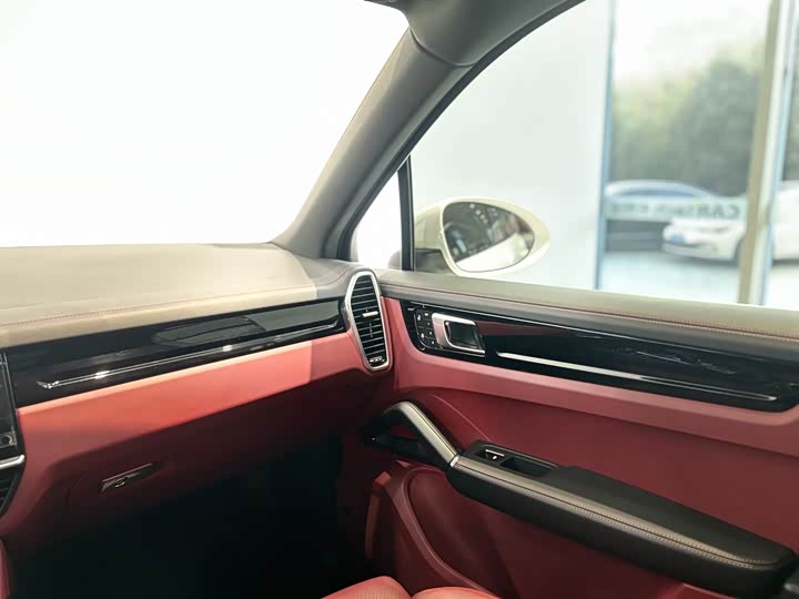 Фото 8 - Porsche Cayenne