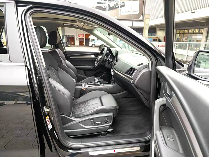 Фото 7 - Audi Q5L