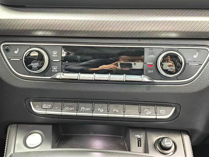 Фото 8 - Audi Q5L