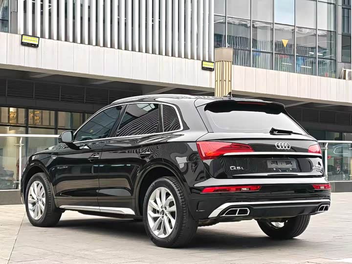 Фото 9 - Audi Q5L