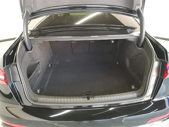 Фото 4 - Audi A6L