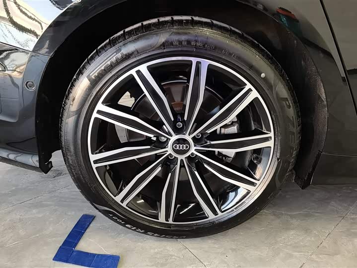 Фото 6 - Audi A6L