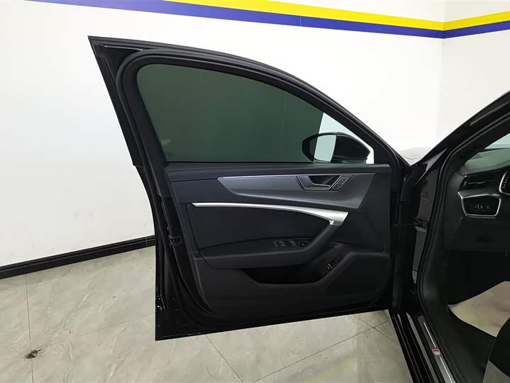 Фото 7 - Audi A6L