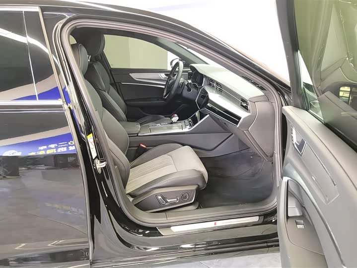 Фото 8 - Audi A6L