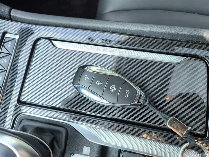 Фото 9 - Hongqi H5