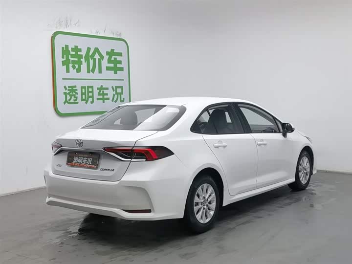 Фото 2 - Toyota Corolla