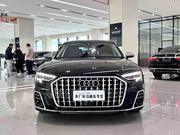 Фото 2 - Audi A8