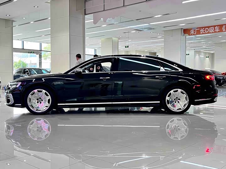 Фото 3 - Audi A8