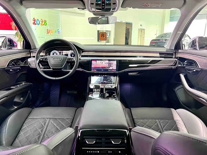 Фото 8 - Audi A8