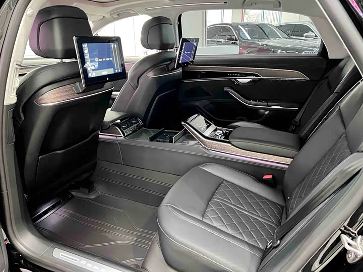 Фото 9 - Audi A8