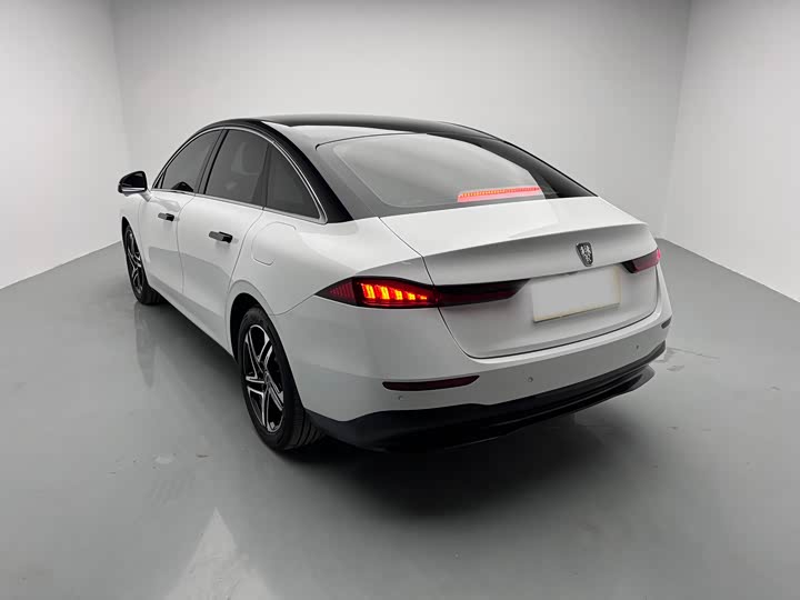 Фото 6 - Roewe D7