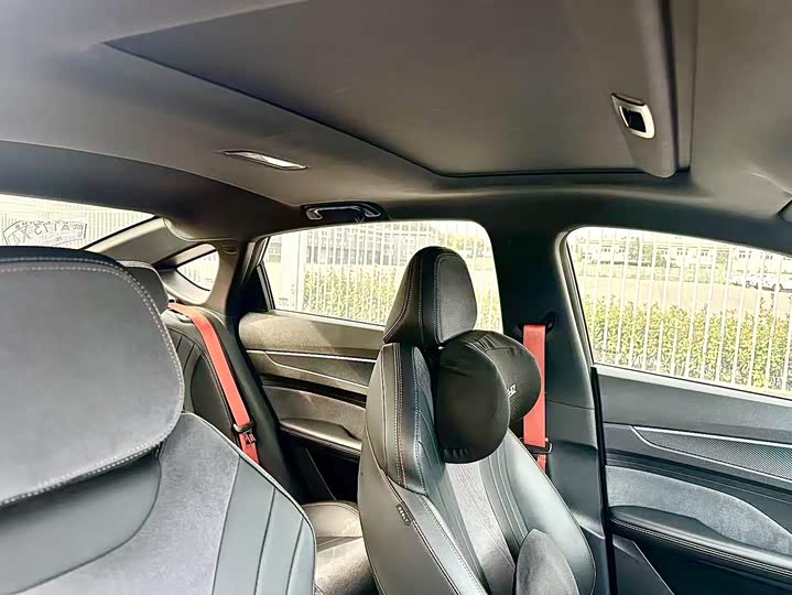 Фото 9 - Geely Binrui