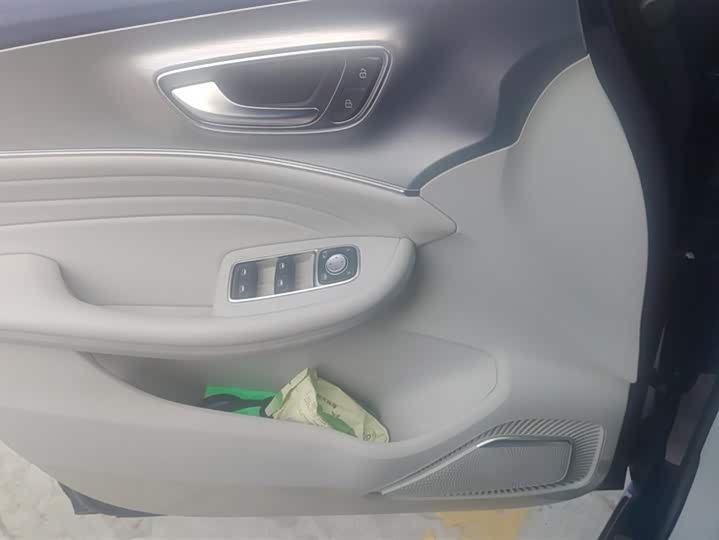 Фото 7 - Roewe iMax 8