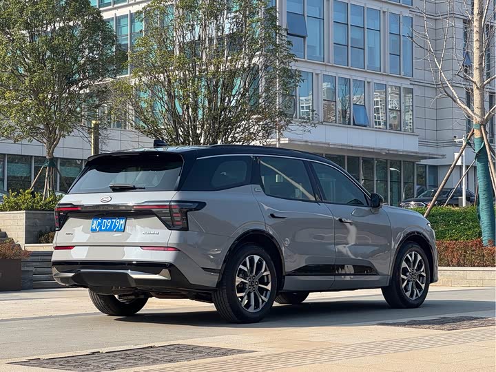 Фото 9 - Ford Edge