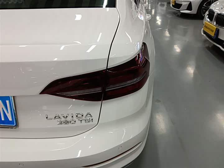 Фото 8 - Volkswagen Lavida