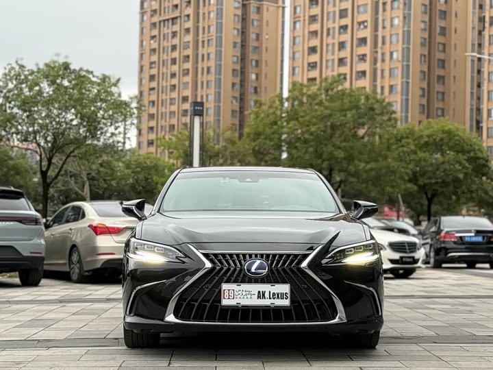 Фото 2 - Lexus ES