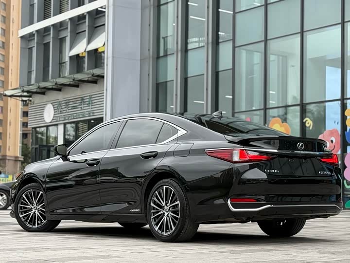 Фото 4 - Lexus ES