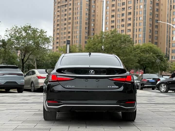 Фото 5 - Lexus ES