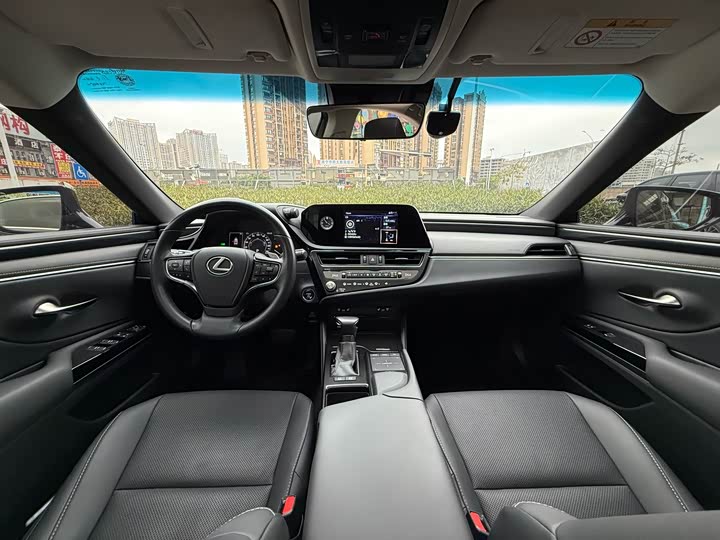 Фото 9 - Lexus ES