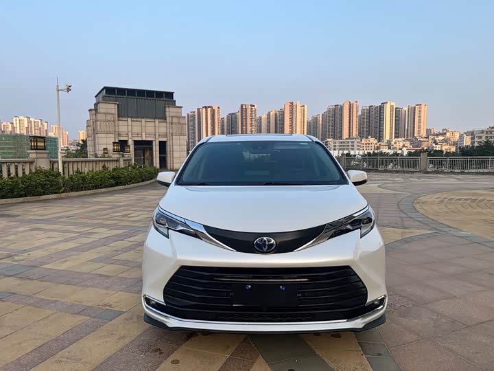 Фото 2 - Toyota Sienna