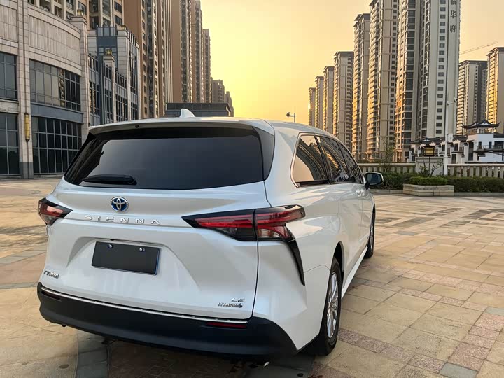 Фото 5 - Toyota Sienna