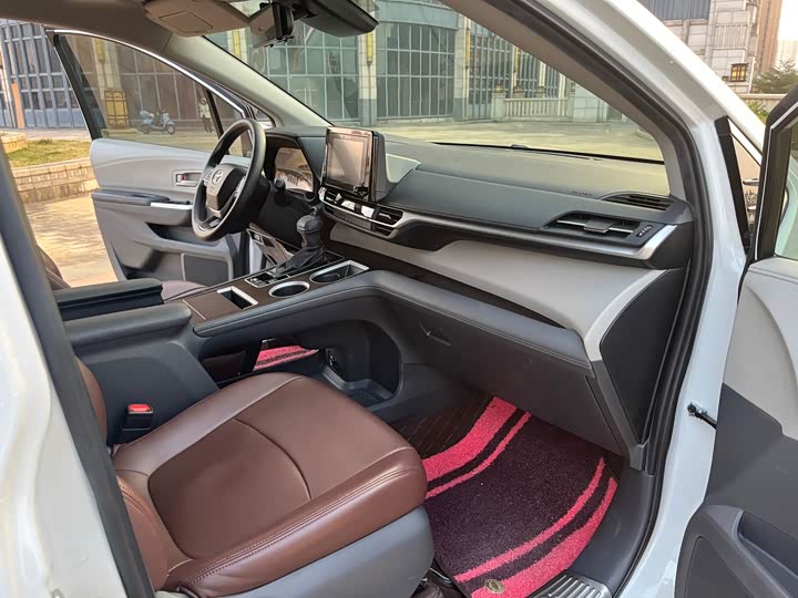 Фото 6 - Toyota Sienna