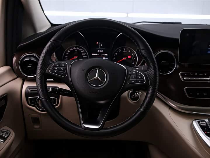 Фото 7 - Mercedes-Benz V-Class