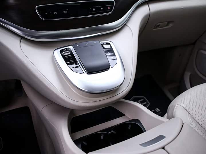 Фото 9 - Mercedes-Benz V-Class