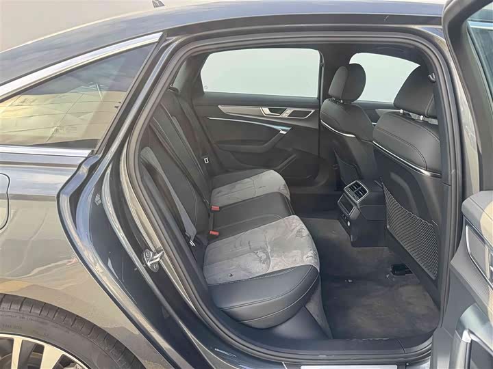 Фото 7 - Audi A6L