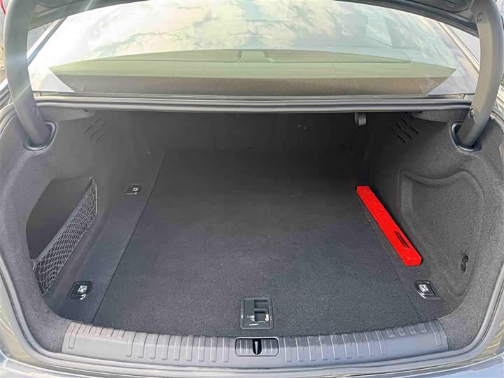 Фото 8 - Audi A6L