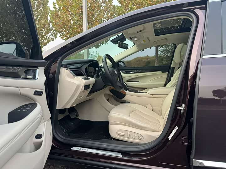 Фото 4 - Buick LaCrosse