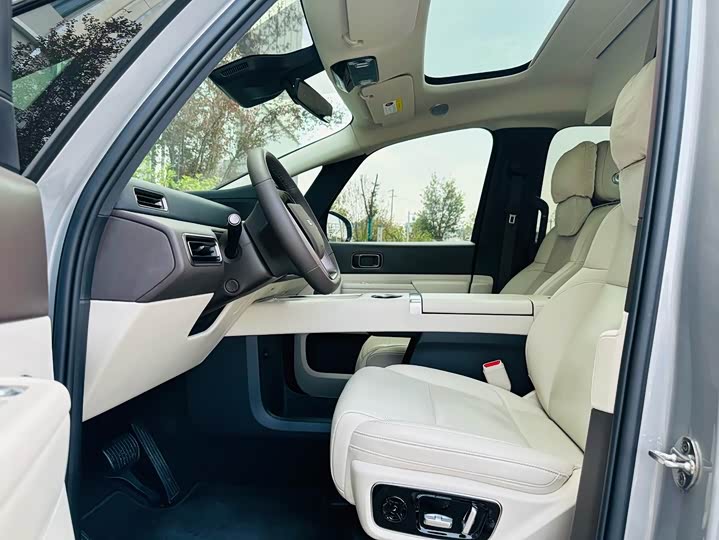 Фото 4 - LiXiang Mega