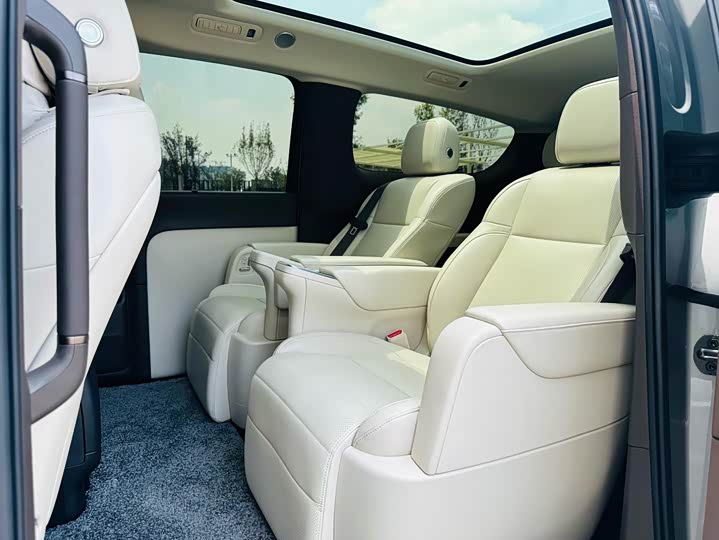 Фото 9 - LiXiang Mega