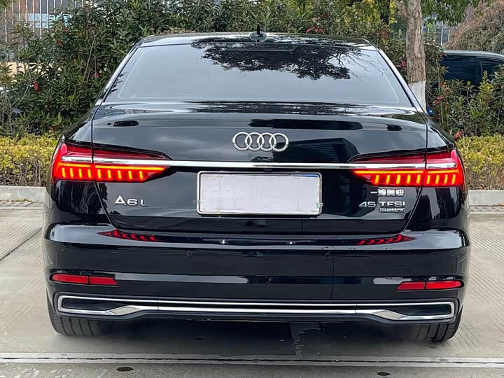 Фото 4 - Audi A6L